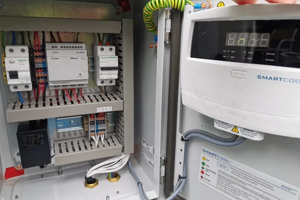 ECO3 control unit installed on commercial VRV/VRF outdoor condensing unit