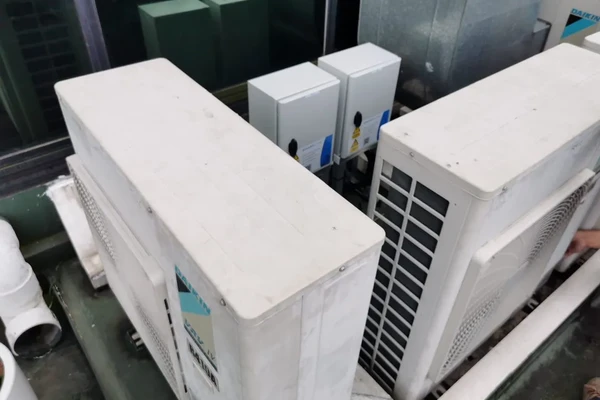 Commercial multi-split AC system with ECO3 retrofit installed