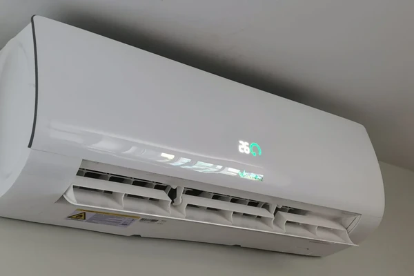 WSE Hybrid Solar AC-DC indoor fan-coil unit installation